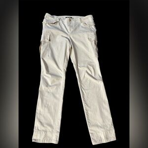 Lauren Ralph Lauren Off White Cargo Pants. Multiple Pockets.  Size 10.  34” W